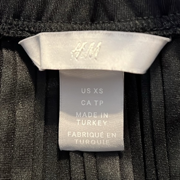 H&M Black Pleated Accordion Skirt - Size XS - Picture 7 of 7